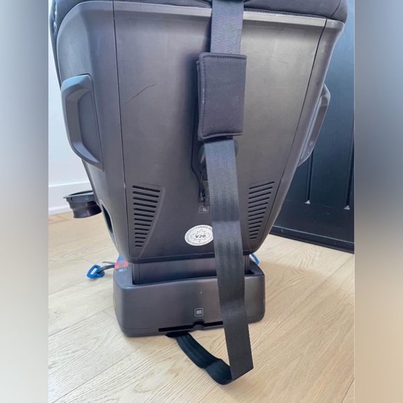Nuna Rava Car Seat (pristine condition) - Picture 5 of 6